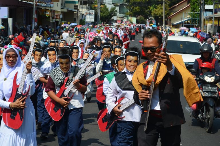 Aksi Rhoma Irama SD Muhammadiyah Plus dalam Pawai Ta'aruf Tahun Baru 1441 H